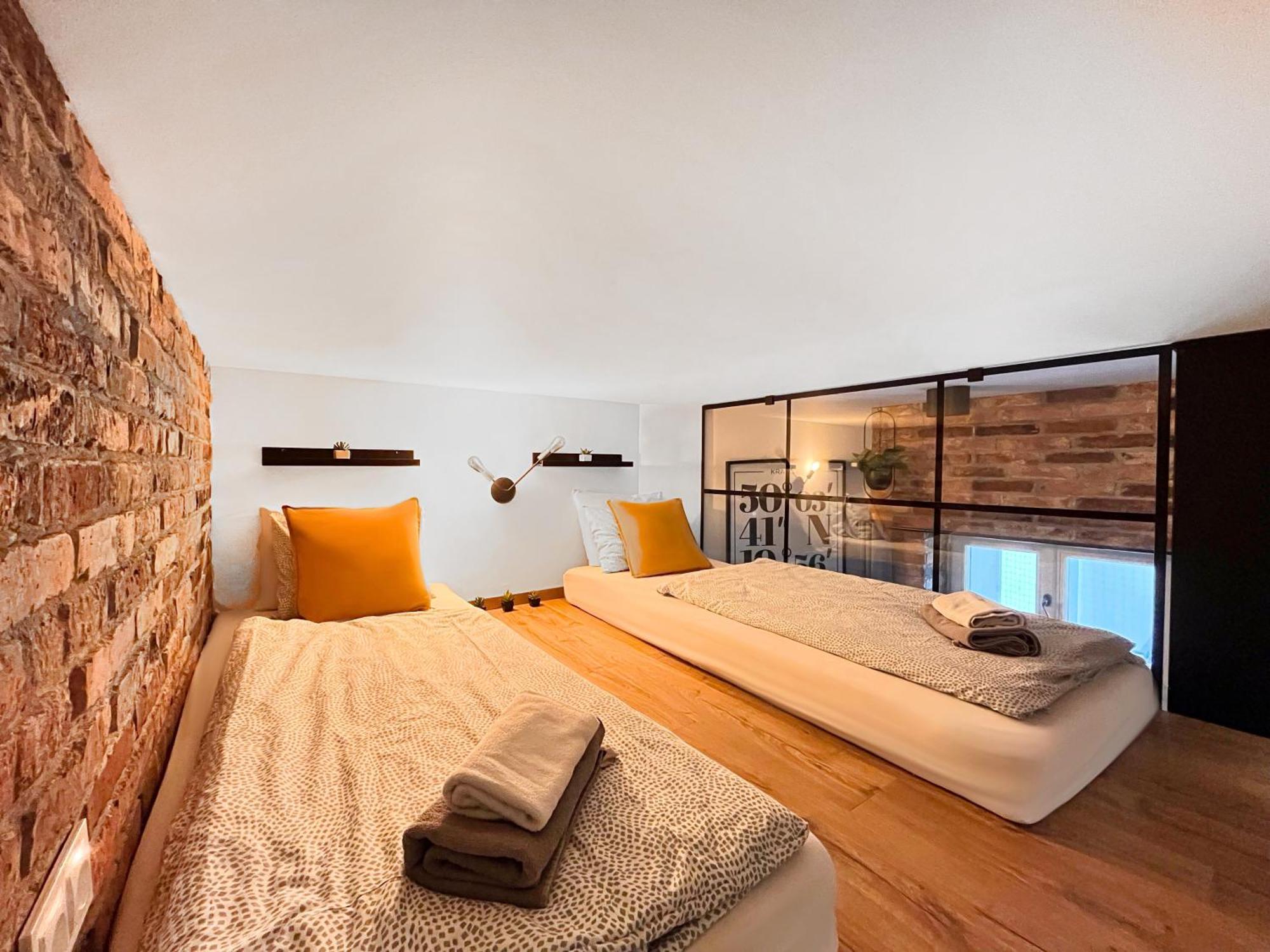 Large 75 M2 Apartment For 6 Guests Next To Wawel Castle Krakau Buitenkant foto